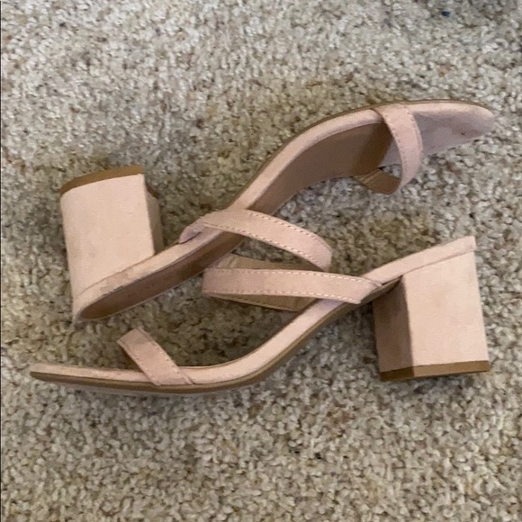 Heels - Picture 4 of 4